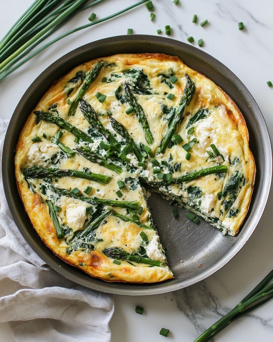 🍳🌱 Frittata ze szparagami i fetą 🌱
Puszysta, z chrupiącymi szparagami i słoną fetą. Prosta i szybka, robi się praktycznie sama. Idealna na leniwe śniadanie, lekki lunch albo kolację na ciepło i zimno. Sezon na szparagi trzeba wykorzystać na maxa!Porcje: 2-3 porcje / mała patelnia 20cmSkładniki na 2 porcje z jednej patelni:
🍳 6 jaj eko
🍳 pęczek zielonych szparagów
🍳 100 g sera feta
🍳 1 mała czerwona cebula
🍳 2 łyżki mleka lub napoju roślinnego
🍳 1 łyżka oliwy z oliwek
🍳 szczypiorek lub inna zielenina do posypania
🍳 sól morska, świeżo mielony pieprzWykonanie:
1️⃣ Szparagom odłam zdrewniałe końcówki, pokrój na 3 cm kawałki. Cebulę pokrój w piórka.
2️⃣ Na patelni rozgrzej oliwę, wrzuć cebulę i szparagi. Smaż 3-4 min aż zmiękną, ale będą chrupiące.
3️⃣ Jajka roztrzep z mlekiem, solą i pieprzem. Wylej masę na patelnię i posyp pokruszoną fetą.
4️⃣ Smaż na małym ogniu 5–6 min. Gdy spód się zetnie, wstaw patelnię pod górną grzałkę piekarnika (upewnij się, że nie ma plastikowej rączki) na 2–3 min do lekkiego zrumienienia. Posyp zieleniną.
. . .#zdrowejedzenie #fitprzepisy #frittata #szparagi #sezonnaszparagi #feta #śniadanie #śniadaniewytrawne #szybkiobiad #kolacjafit #bezglutenu #wegetariańskie #jaja #prostyprzepis #domowegotowanie #jajka #maj #jemzdrowo #kuchniawloska #śniadaniemistrzów #zdrowenawyki #czerwiec #menopauza #dieta #kobietapo40 #kobietapo50 #jajkanasniadanie #zielonejedzenie #domowesniadanie